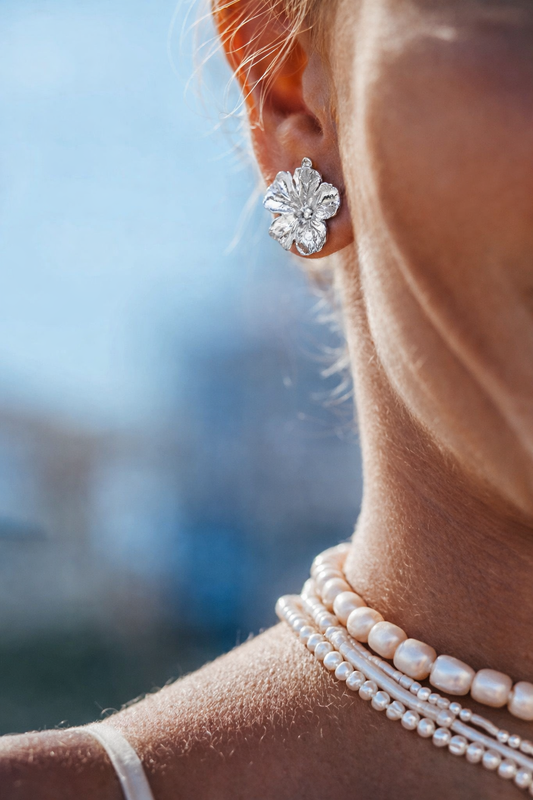 925 Hibiscus post Studs