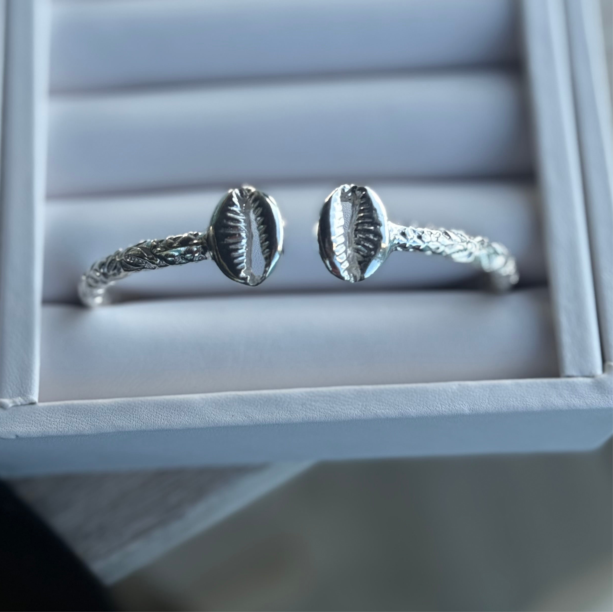 925 Shell Grc Bangle – Gold Reef & Co