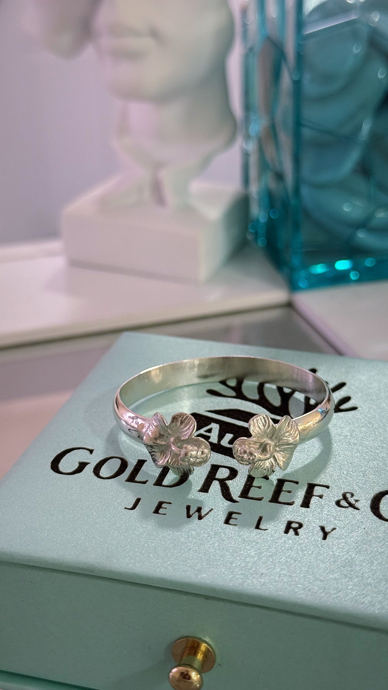 925 Hibiscus Grc  Flat Band Bracelet