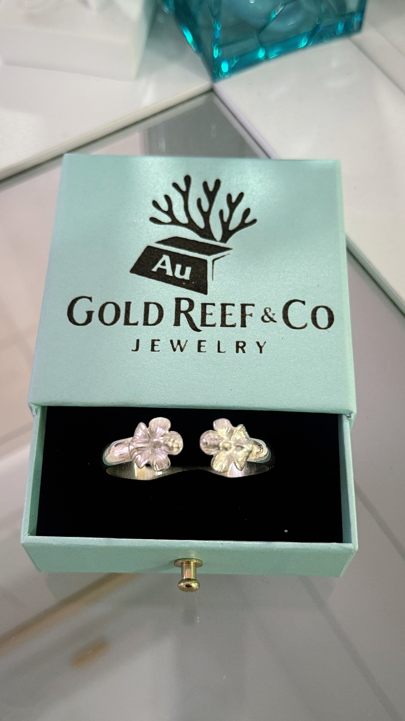 925 Hibiscus Grc  Flat Band Bracelet