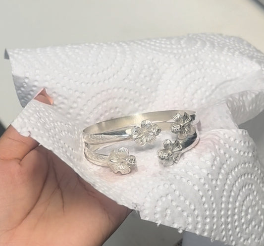 925 Hibiscus Grc  Flat Band Bracelet