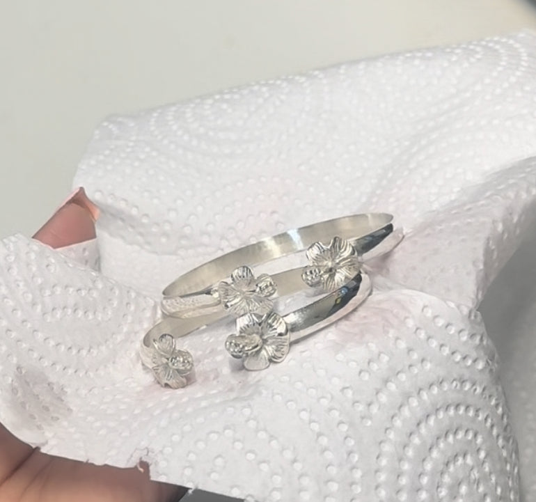 925 Hibiscus Grc  Flat Band Bracelet